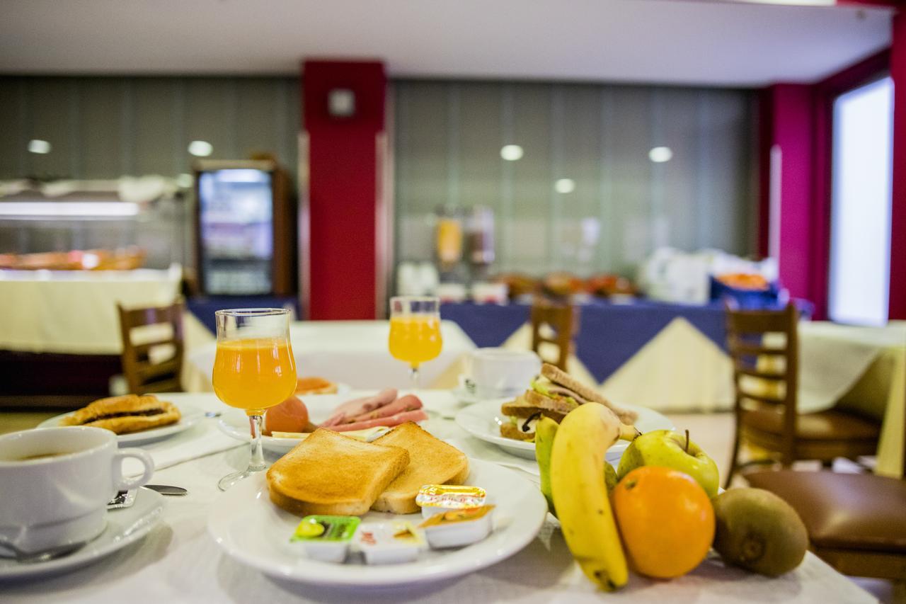 Apartamentos Turisticos Biarritz - Bloque I Гандия Екстериор снимка