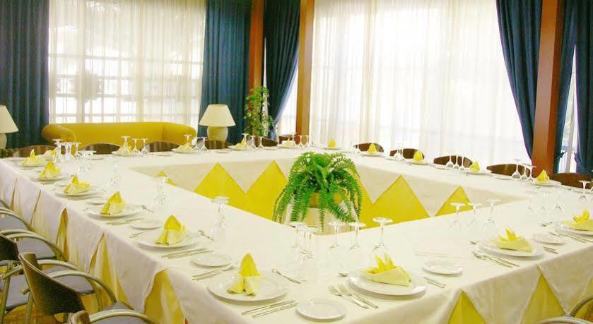 Apartamentos Turisticos Biarritz - Bloque I Гандия Екстериор снимка